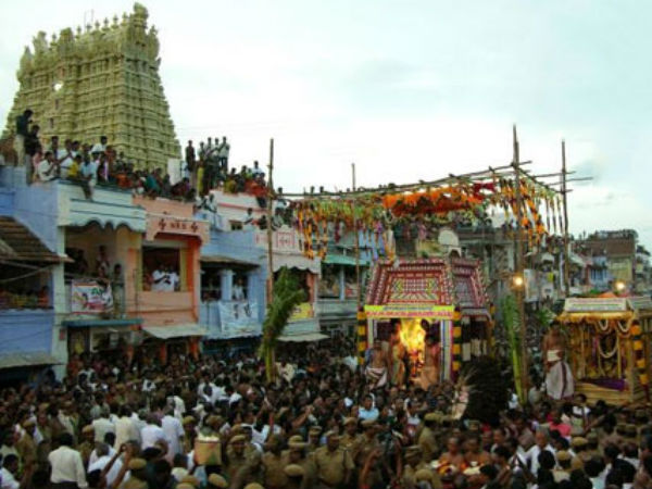 பக்தர்கள் உற்சாக முழக்கம்