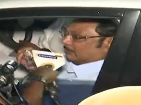 சேர்த்து வைத்தார்