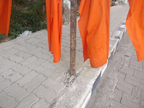 பேனர்களால் அவதி
