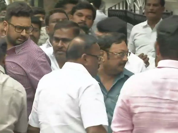 MK Azhagiri will meet DMK leader Karunanidhi today in Chennai MK Azhagiri will meet DMK leader Karunanidhi today in Chennai