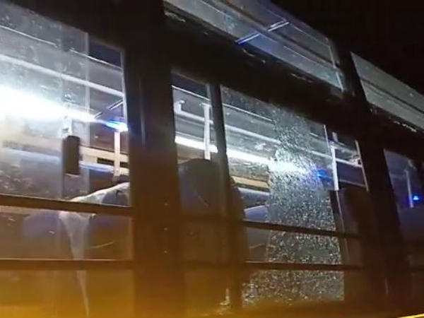 Opposing Petrol Bomb attack, John Pandiyan supporters attacked buses in Nellai Opposing Petrol Bomb attack, John Pandiyan supporters attacked buses in Nellai