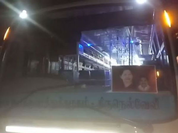 Opposing Petrol Bomb attack, John Pandiyan supporters attacked buses in Nellai Opposing Petrol Bomb attack, John Pandiyan supporters attacked buses in Nellai