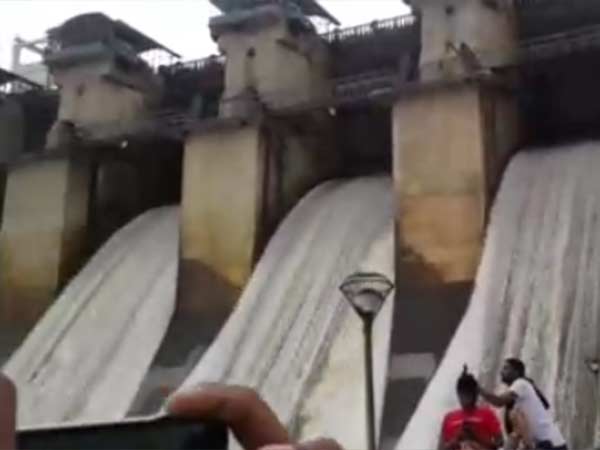 செல்பி எடுத்து கொண்டாட்டம்