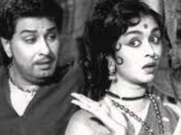 மூன்றெழுத்தில் மூச்சிருக்கும்