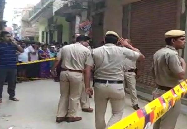 Delhi: Bodies of 11 Found Hanging in Burari Delhi: Bodies of 11 Found Hanging in Burari