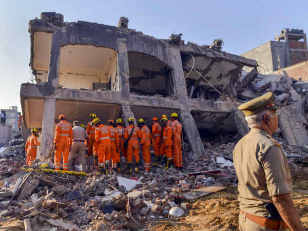 3 dead after building collapsed in Delhi 3 dead after building collapsed in Delhi