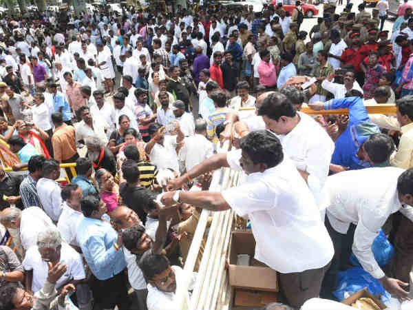 அதிமுக தொண்டர்கள் நிலை