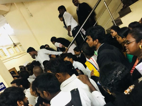 சரமாரி தாக்குதல்