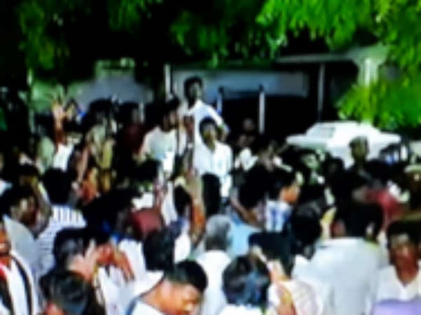 முதல்முறையாக ஆம்புலன்ஸில்