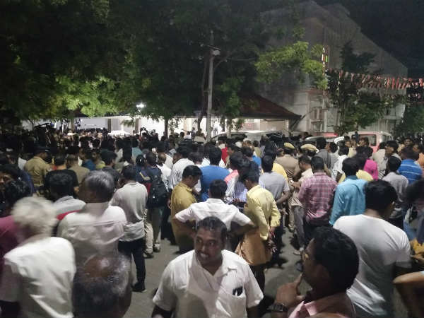 DMK Cadres gathered in front of Gopalapuram DMK Cadres gathered in front of Gopalapuram