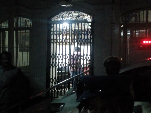 DMK chief Karunanidhi Gopalapuram house locked DMK chief Karunanidhi Gopalapuram house locked
