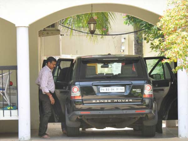 கார்களில் பதுக்கி பார்க்கிங்