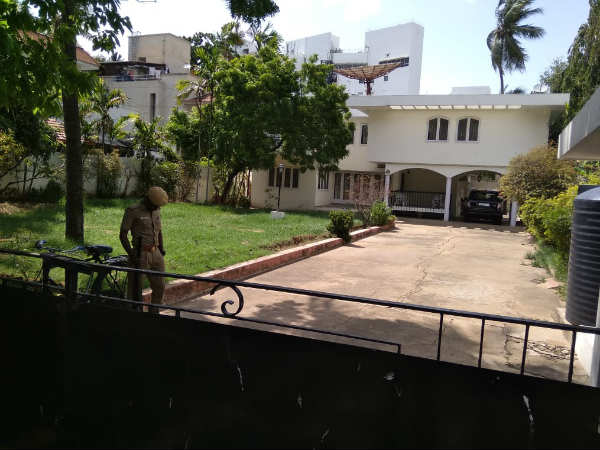 முக்கிய அமைச்சருடன் தொடர்பு