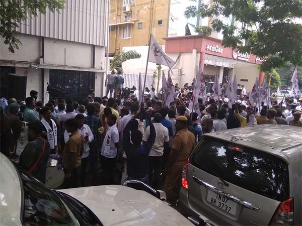Kamal Haasans party program causes traffic congestion in Chennai Kamal Haasans party program causes traffic congestion in Chennai