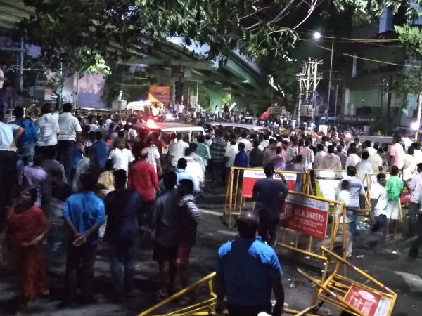 Police and DMK cadres clash at Cauvery hospital Police and DMK cadres clash at Cauvery hospital