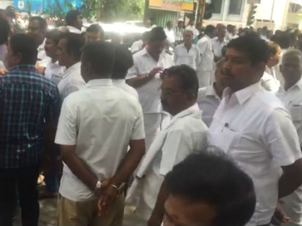 Shocking to hear Karunanidhis health, DMK executive dies in the heart attack Shocking to hear Karunanidhis health, DMK executive dies in the heart attack