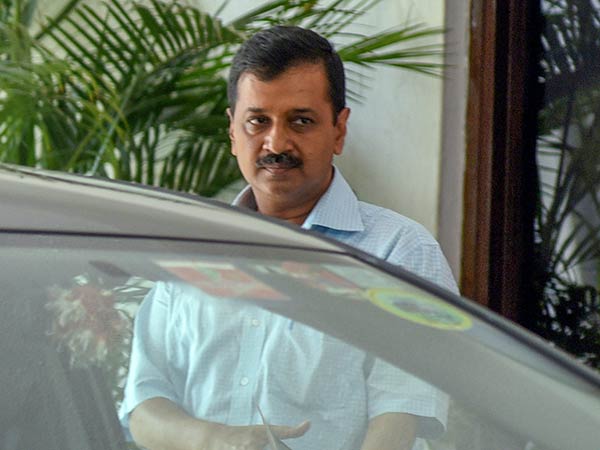 Clash between LG and CM: Kejriwal moves to Supreme court over transfer issue Clash between LG and CM: Kejriwal moves to Supreme court over transfer issue