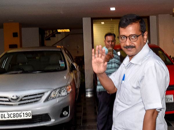 Again Clash between LG and CM in Delhi over transfer order Again Clash between LG and CM in Delhi over transfer order