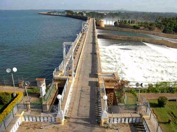 1,00,000 cubic feet of water released from Karnataka in Cauvery 1,00,000 cubic feet of water released from Karnataka in Cauvery