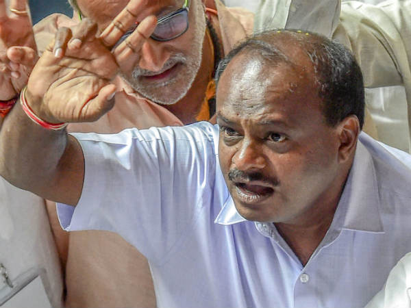 குமாரசாமி கண்ணீர்
