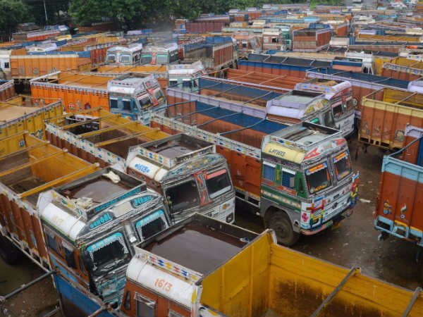 Government should bring to end of Lorry strike asks E.R.Easwaran Government should bring to end of Lorry strike asks E.R.Easwaran