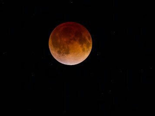 Lunar Eclipse 2018: Blood Moon and Mars comes together Lunar Eclipse 2018: Blood Moon and Mars comes together