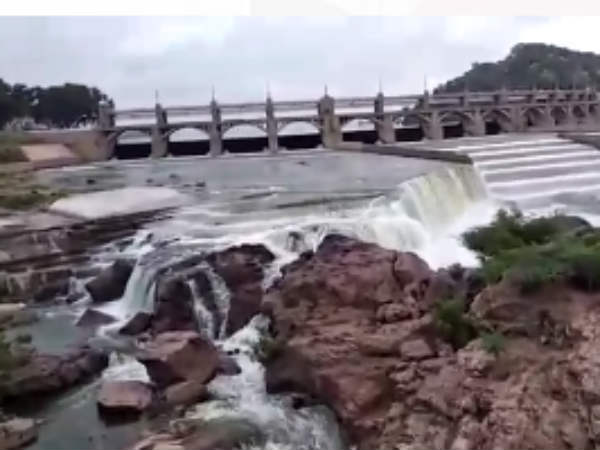 Cauvery in Mettur: Flood warning for 12 districts in Tamilnadu Cauvery in Mettur: Flood warning for 12 districts in Tamilnadu