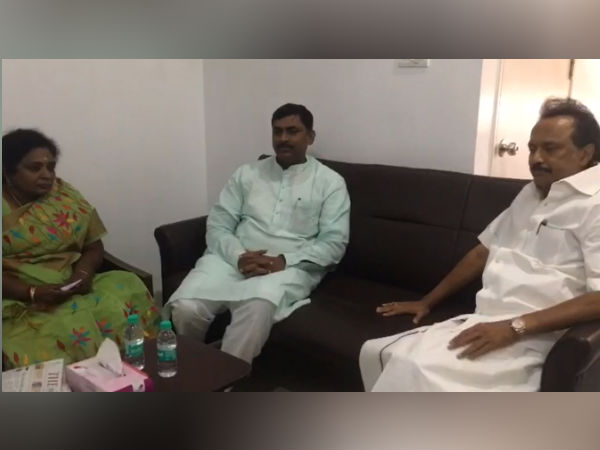 BJP Muralidhar Rao comes to Kauvery Hospital to meet Karunanidhi BJP Muralidhar Rao comes to Kauvery Hospital to meet Karunanidhi