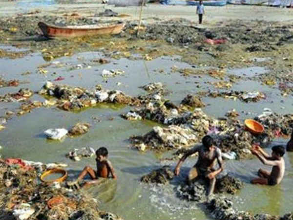 கங்கையில் கழிவுகள்