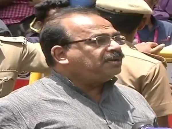 அசைவற்று படுத்திருப்பதை