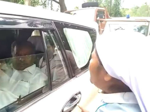 Nun blocks karala minister’s car and give complaint Nun blocks karala minister’s car and give complaint