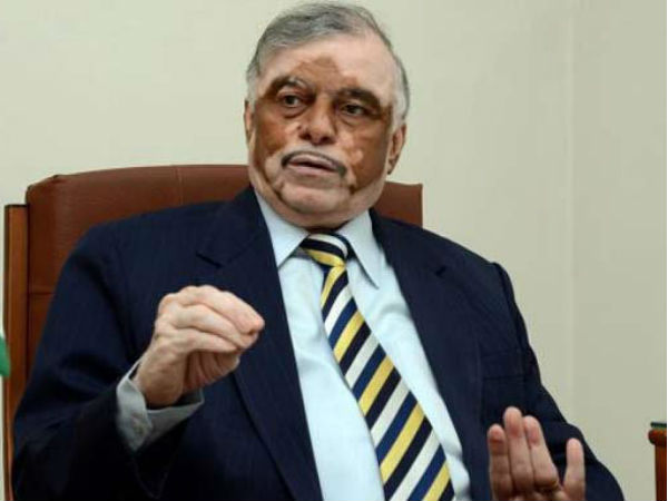 Kerala Governor Goes in high speed, Police fined him Kerala Governor Goes in high speed, Police fined him