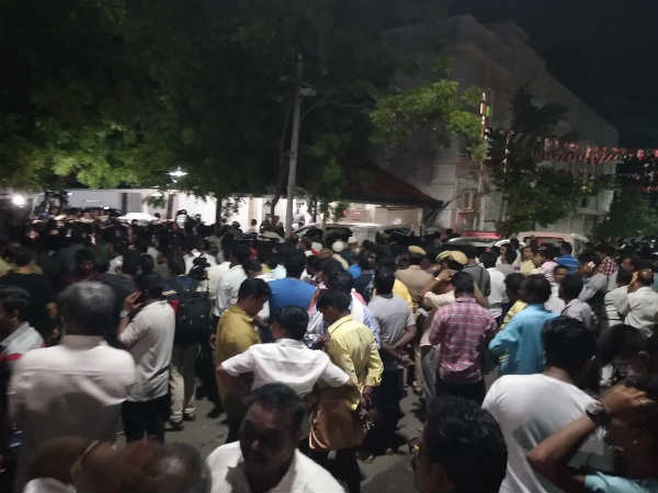 ஆடிப்போன தொண்டர்கள்
