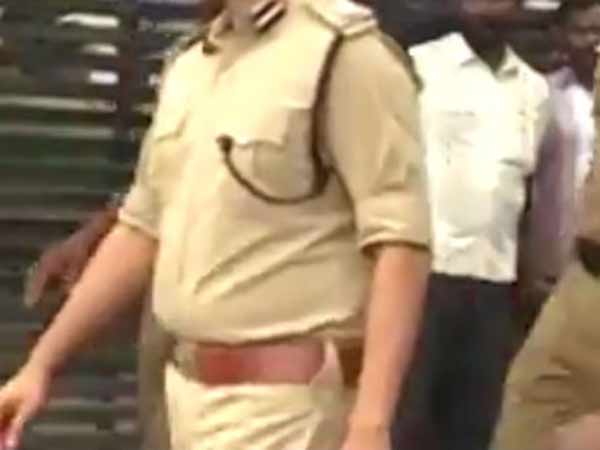 போலீசார் வழக்குப்பதிவு