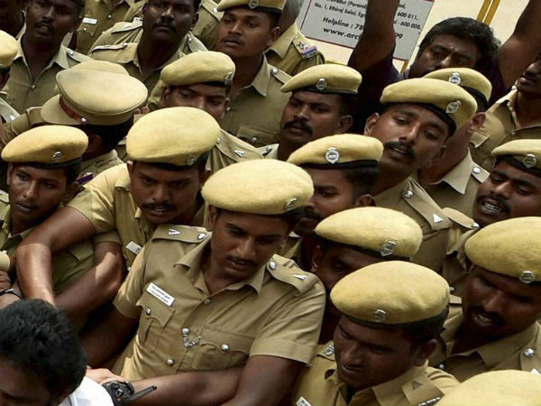 போலீசாருக்கு லீவு இல்லை