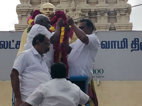 சிலையில் காவிக் கொடி