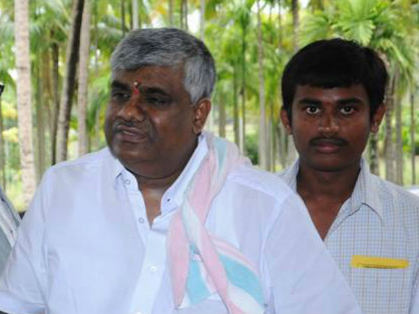 ஜோசியர் சொல்படி