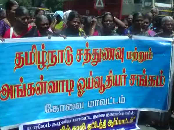 retired noon meal workers protest in kovai retired noon meal workers protest in kovai