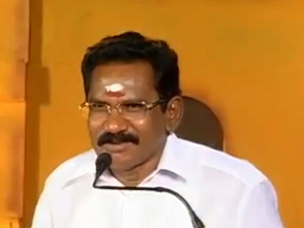 சத்தமாக படித்த அமைச்சர்