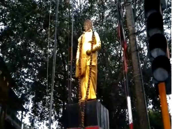 அடித்து ஊற்றும் மழை