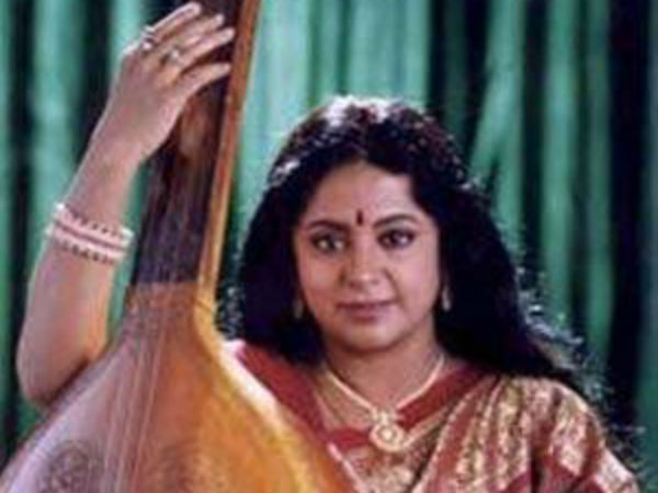 கம்பீரமாக நடைபோட்டார்