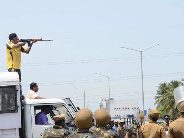 13 பேர் சுட்டுக்கொலை