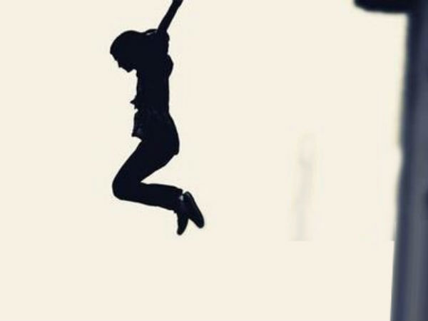 IT employee commit suicide by jumping from 9th floor in Chennai Duraipakkam IT employee commit suicide by jumping from 9th floor in Chennai Duraipakkam
