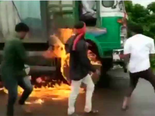 Swabhimani Shetkari Sangathna workers set ablaze Milk truck with driver Swabhimani Shetkari Sangathna workers set ablaze Milk truck with driver