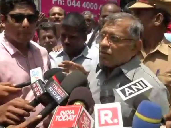 TN needs Karunanidhis leadership says Auditor Gurumurthy TN needs Karunanidhis leadership says Auditor Gurumurthy