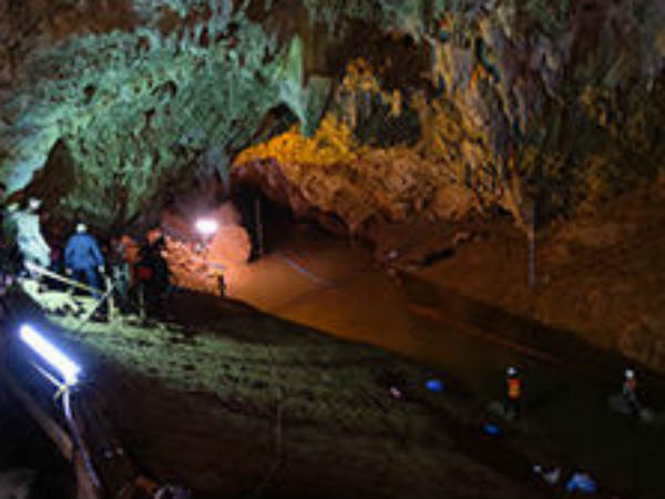 Hooyah Hooyah sound shouts around the Thamlung cave Hooyah Hooyah sound shouts around the Thamlung cave