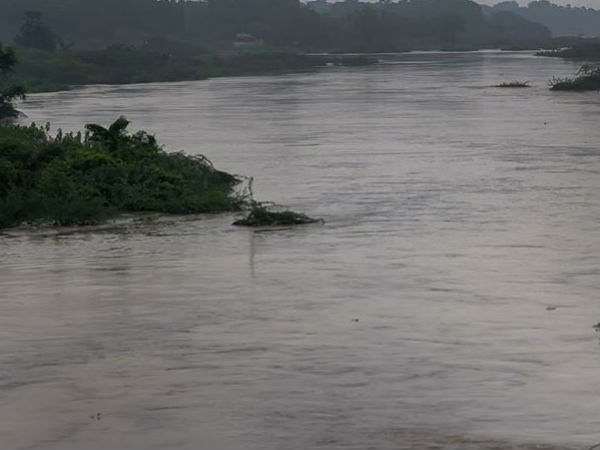 Thamirabarani surrounding people gets flood warning Thamirabarani surrounding people gets flood warning