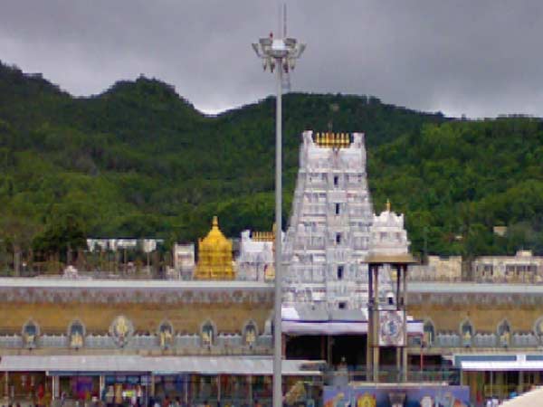 Bandh in Andhra: Tamilnadu devotees are stranded in Tirupati Bandh in Andhra: Tamilnadu devotees are stranded in Tirupati