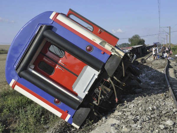 Major Train accident in Turkey: 10 people died, More than 80 people injured Major Train accident in Turkey: 10 people died, More than 80 people injured