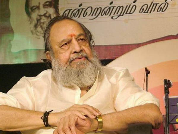புன்னகையுடன் வந்த கண்ணதாசன்